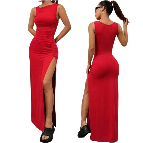 Robe longue froncée avec fente latérale