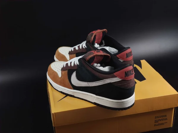 Nike SB Dunk Low "Joe Strummer"