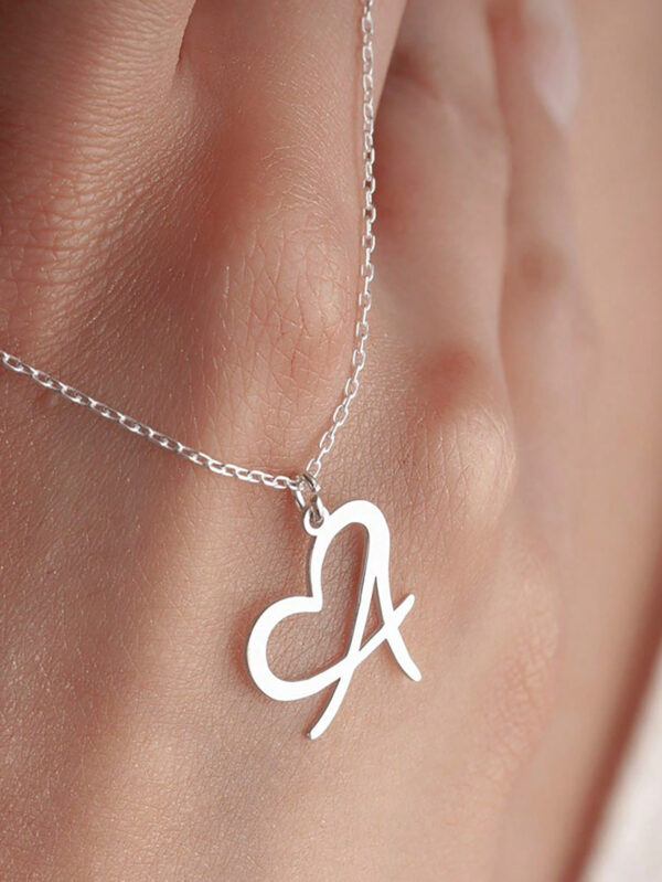 Collier cœur initial en acier inoxydable doré pour femme, design simple et personnalisé, cadeau de pendentif parfait pour la petite amie à Noël ou à la Saint-Valentin