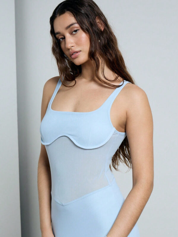 AiiRZ Robe maxi en mesh transparente avec détail de buste en corset et taille – Image 4