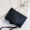 Pochette minimaliste avec dragonne – Image 7