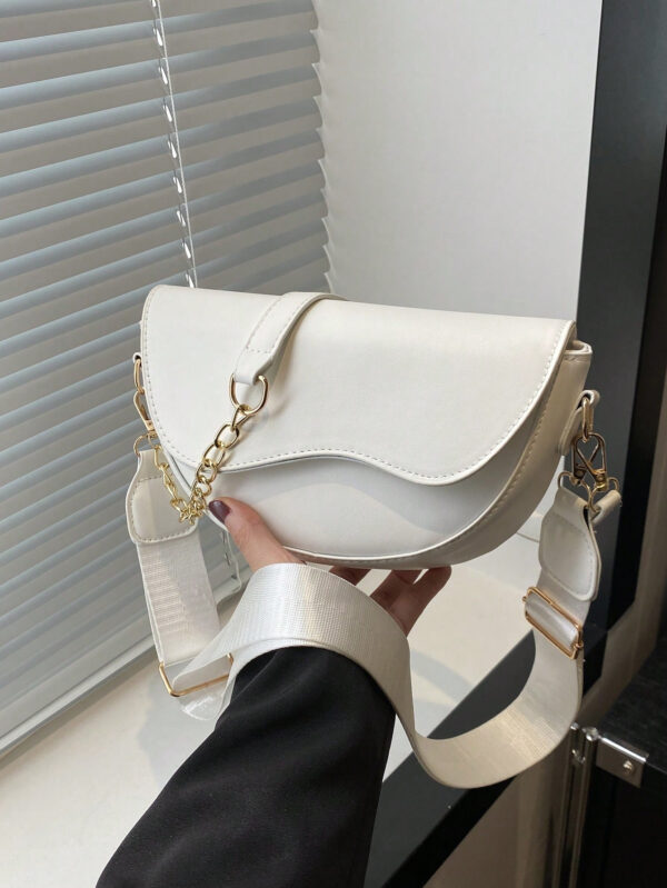 Sac bandoulière en chaîne à la mode, sac à selle minimaliste pour femme, petit sac à bandoulière simple et sac à rabat
