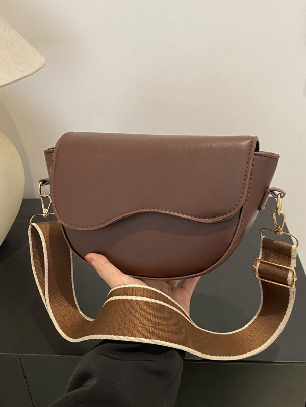 Sac bandoulière en chaîne à la mode, sac à selle minimaliste pour femme, petit sac à bandoulière simple et sac à rabat – Image 2