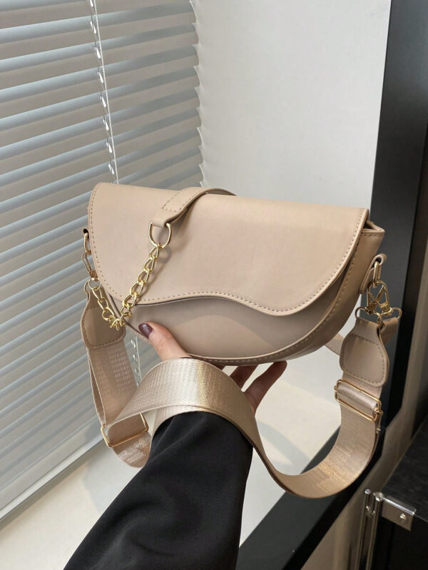 Sac bandoulière en chaîne à la mode, sac à selle minimaliste pour femme, petit sac à bandoulière simple et sac à rabat – Image 3