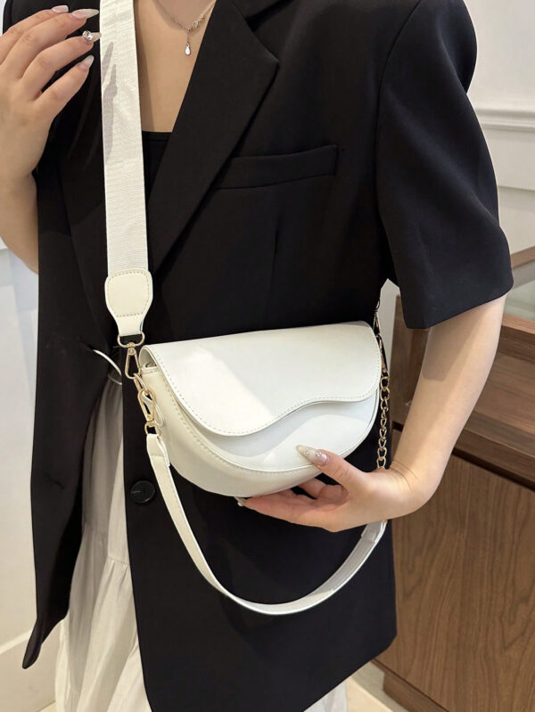 Sac bandoulière en chaîne à la mode, sac à selle minimaliste pour femme, petit sac à bandoulière simple et sac à rabat – Image 6