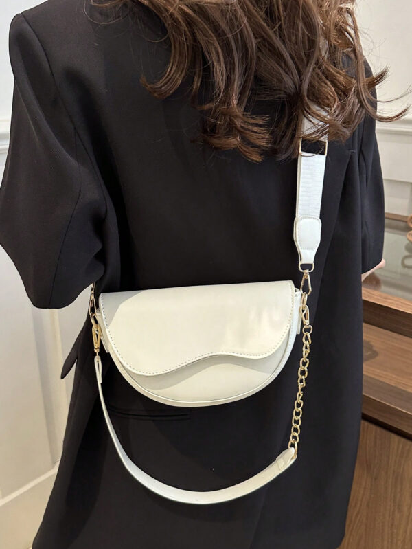 Sac bandoulière en chaîne à la mode, sac à selle minimaliste pour femme, petit sac à bandoulière simple et sac à rabat – Image 7