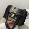 Sac carré en relief de python petit à rabat chaîne sangle – Image 2