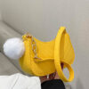 Sac Hobo léger et décontracté avec décoration de chaîne à chevrons et breloque de sac à pompon pour adolescentes, femmes, étudiantes, recrues et cols blancs. Parfait pour le bureau, l'université, le travail, les affaires, les déplacements, l'extérieur, les voyages, les sorties. – Image 8