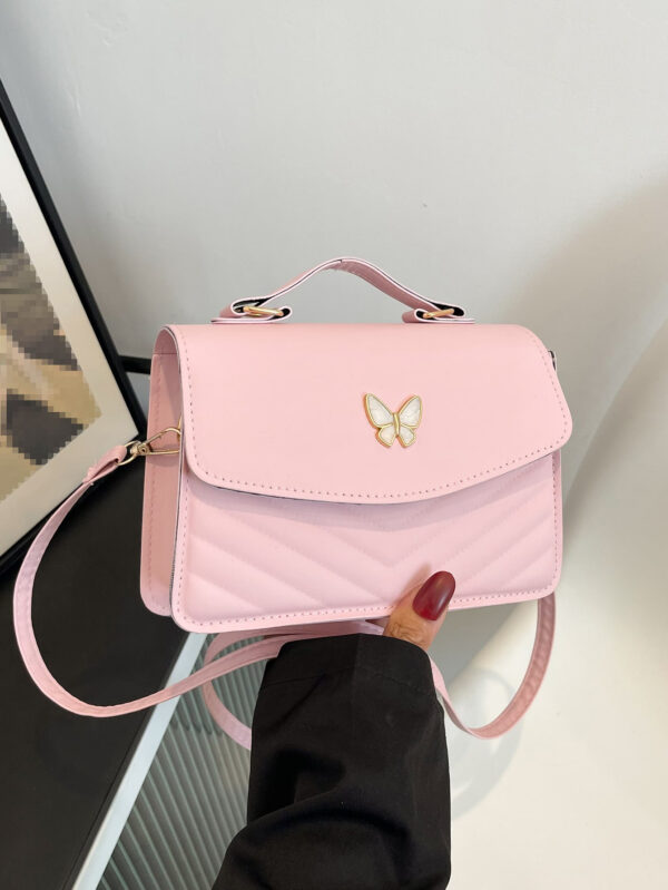 Sac à bandoulière croisé avec rabat à nœud papillon, en cuir PU bleu simple avec surpiqûres. Parfait pour les déplacements quotidiens, les courses, les voyages, les fêtes, les anniversaires des femmes, ou comme cadeau à la mode pour les amies et petites amies pour la Saint-Valentin – Image 5