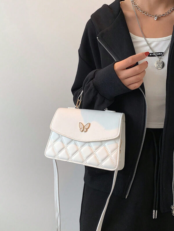 Sac à bandoulière croisé avec rabat à nœud papillon, en cuir PU bleu simple avec surpiqûres. Parfait pour les déplacements quotidiens, les courses, les voyages, les fêtes, les anniversaires des femmes, ou comme cadeau à la mode pour les amies et petites amies pour la Saint-Valentin – Image 8