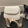 Sac à bandoulière pour femme à texture à la fois à la mode et polyvalent, sac à bandoulière mini de couleur unie, tendance avec large bandoulière, sac à main carré en PU pour femme – Image 5