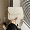 Sac à bandoulière pour femme à texture à la fois à la mode et polyvalent, sac à bandoulière mini de couleur unie, tendance avec large bandoulière, sac à main carré en PU pour femme – Image 7