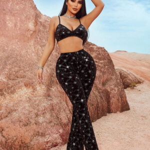 SHEIN SXY Ensemble deux pièces pour femme de mode bohème de style occidental pour festival de musique, comprenant un top cami avec franges décoratif ajustable, élégant et sexy en peluche noire avec des paillettes argentées, et un pantalon à taille haute, élastique et taille haute décoré de paillettes argentées.