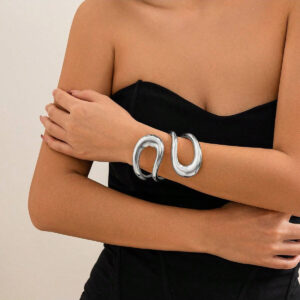 1 pièce Bracelet métallique circulaire exagéré avec des formes asymétriques ajourées, simple et élégant, parfait pour les vacances, les fêtes, bracelet élégant et sexy pour femmes