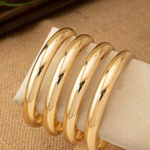 4 pièces Bracelets jonc minces métalliques brillants, convient pour fêtes de vacances, soirées dansantes et rendez-vous, élégant cadeau pour la petite amie