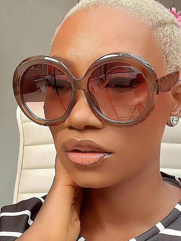 1 pièce Lunettes rondes vintage de mode femme surdimensionnées avec dégradé brun, lunettes de soleil de rue pour femme – Image 2