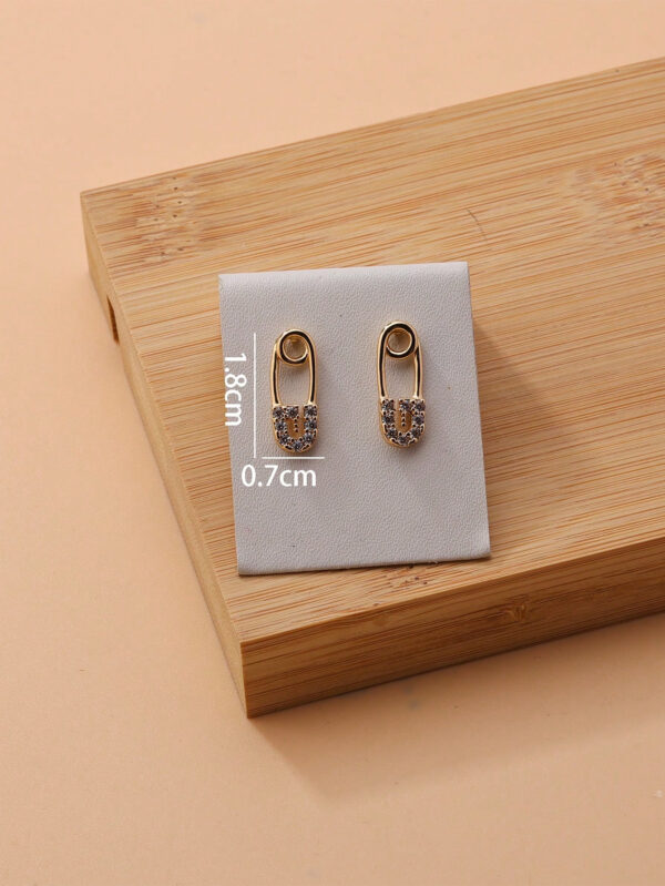1 paire de boucles d'oreilles clous simples et élégantes en forme de U avec strass (la carte n'est que pour l'affichage, non incluse) – Image 5