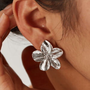 2 pièces Boucles d'oreilles pour femmes en acier inoxydable doré 18 carats avec fleur et trèfle à cinq feuilles, convient pour les cadeaux, les fêtes et la Saint-Valentin pour les équipes