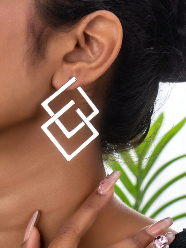 1 paire Boucles d'oreilles rétro exagérées à pendentif carré creux géométrique pour femmes, style européen et américain – Image 2