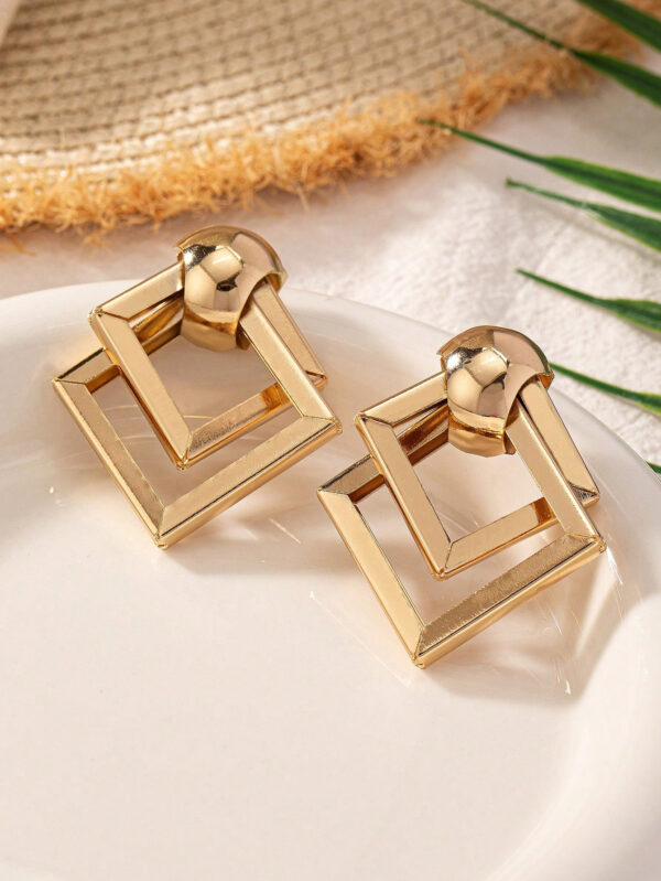 1 paire Boucles d'oreilles rétro exagérées à pendentif carré creux géométrique pour femmes, style européen et américain – Image 3