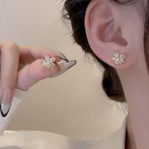 Boucles d'oreilles à tige fleur en zirconium cubique, Saint-Valentin