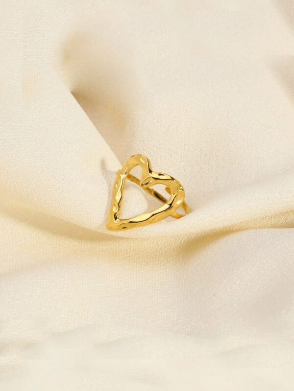 1 pièce Bague en acier inoxydable à la mode, exquise et romantique avec texture martelée en forme de cœur ajourée en 18 carats, pour la Saint-Valentin, le carnaval, le Nouvel An, les fêtes et le port quotidien pour femmes – Image 5