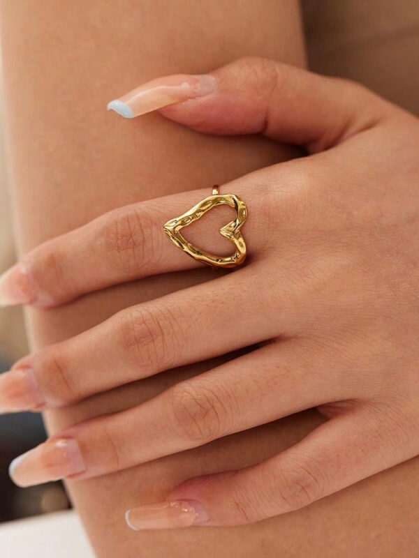 1 pièce Bague en acier inoxydable à la mode, exquise et romantique avec texture martelée en forme de cœur ajourée en 18 carats, pour la Saint-Valentin, le carnaval, le Nouvel An, les fêtes et le port quotidien pour femmes – Image 8