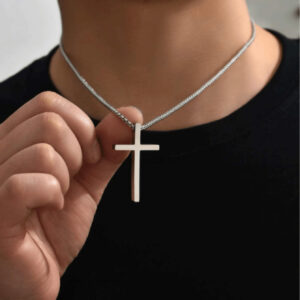 1 pièce Nouvelle mode Pendentif croix en acier inoxydable plaqué or 18K avec chaîne en corde tordue, convenable pour un bijou de port quotidien pour hommes et comme cadeau