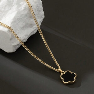 1 pièce Collier pendentif à trèfle à quatre feuilles noir à la mode pour homme, excellent cadeau pour la Saint-Valentin