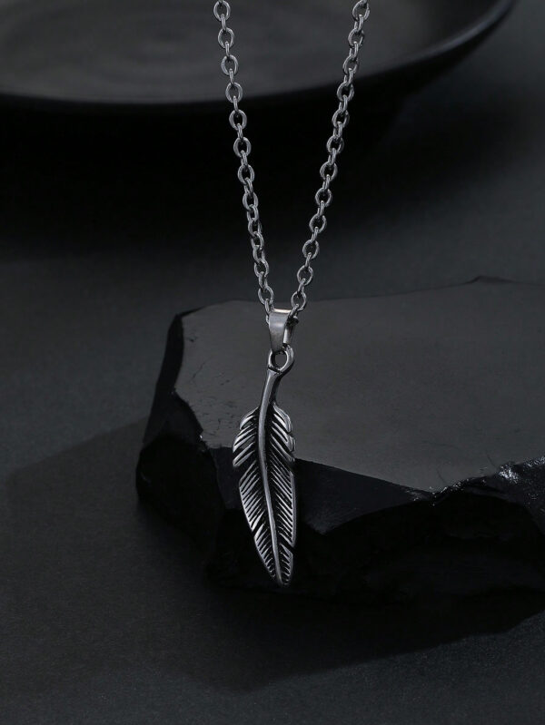 1 pièce Collier de style géométrique en acier inoxydable avec accessoire de charme pour homme, style punk vintage à plumes, mode hip hop de rue, cadeau de bijoux et look élégant