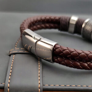 1 pièce Bracelet pour homme en PU marron multicouche vintage de luxe avec perles en pierre, bracelet en acier inoxydable, cadeau