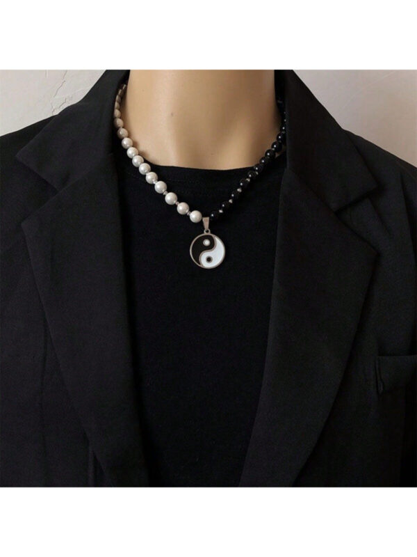 1 Pièce Pendentif En Alliage De Conception Tai Chi Yin Yang Simple À La Mode Avec Incrustation De Fausses Perles Noires Et Blanches Collier Personnalisé Pour Hommes