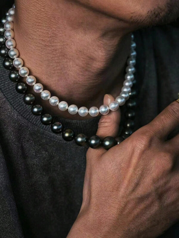 2 pièces Collier simple tendance en perles noires et blanches, perles factices de 6 à 10 mm de diamètre. Convient pour les cadeaux de la Saint-Valentin et les vacances pour les couples, et pour le port quotidien des hommes pour la Saint-Valentin