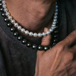 2 pièces Collier simple tendance en perles noires et blanches, perles factices de 6 à 10 mm de diamètre. Convient pour les cadeaux de la Saint-Valentin et les vacances pour les couples, et pour le port quotidien des hommes pour la Saint-Valentin