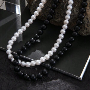 2 pièces Collier simple tendance en perles noires et blanches, perles factices de 6 à 10 mm de diamètre. Convient pour les cadeaux de la Saint-Valentin et les vacances pour les couples, et pour le port quotidien des hommes pour la Saint-Valentin