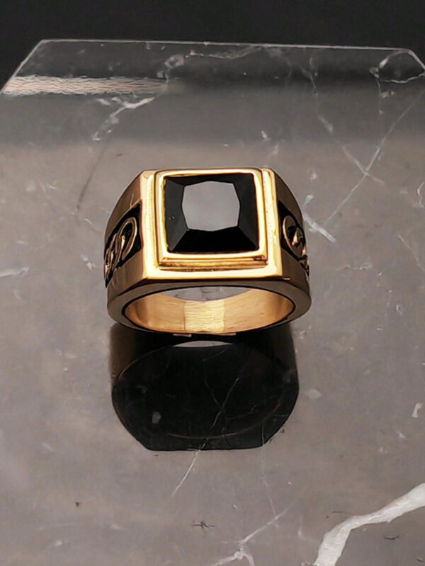 Bagues en acier inoxydable plaqué or en titane pour homme, avec pierre d'onyx noire, bijoux de mode – Image 17