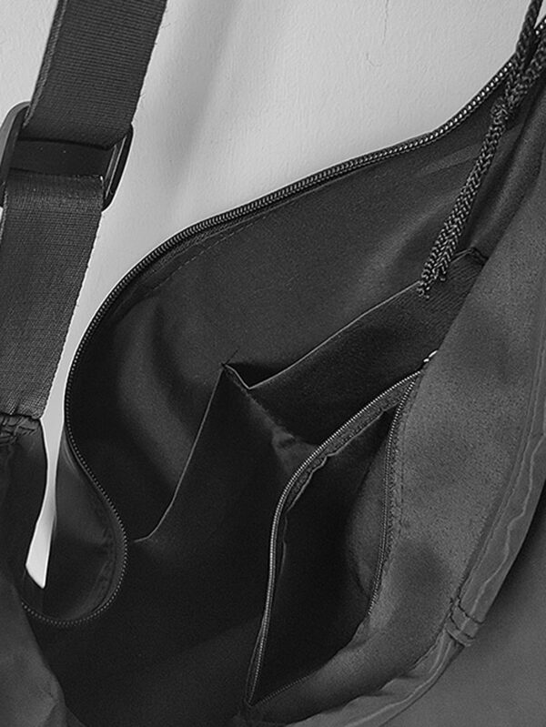 1 pièce Sac à bandoulière en nylon noir unicolore, imperméable, de forme croissante, grande capacité avec fermeture à glissière. Convient pour l'utilisation quotidienne, le déplacement, les voyages, l'école, le collège, les vacances, le stockage. Sac fourre-tout, sac banane, sac de randonnée, sac pour hommes, sac étudiant, sac décontracté, sac de papa, sac de petit ami, sac de voyage, sac d'extérieur, sac de Noël, sac de Thanksgiving, sac de poitrine, sac latéral, sac besace, sac en cuir, sac porté à la hanche, sac cadeau pour homme, sac de camping, sac bandoulière pour homme, sac d'été, sac de rentrée scolaire – Image 10