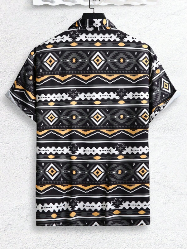 Manfinity Homme Chemise à manches courtes de style bohème pour homme, imprimé géométrique coloré avec boutons devant. Cadeau idéal pour le petit ami – Image 3
