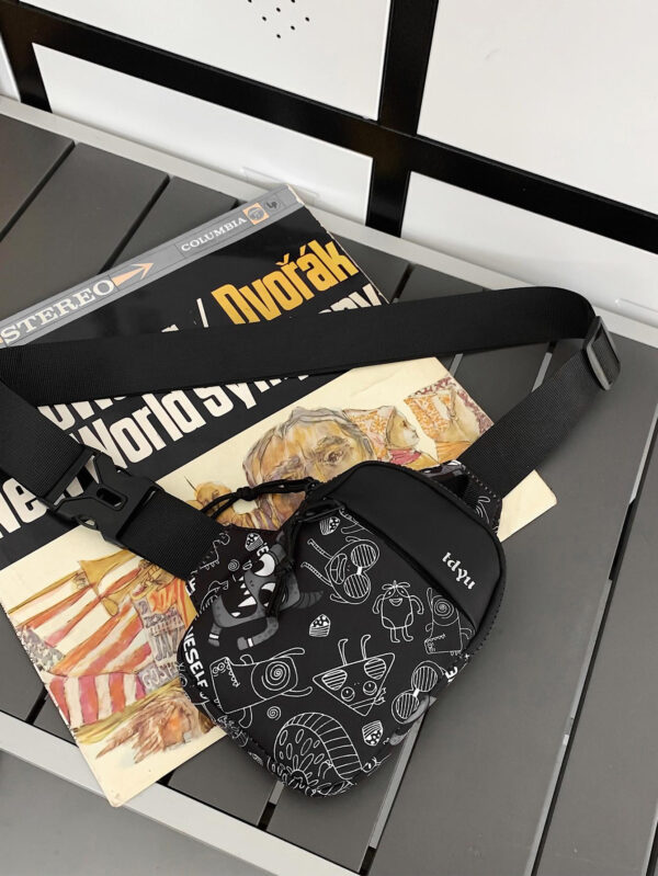 TIANDINGYU Mini sac banane sac à bandoulière sac de poitrine sac nylon décontracté collège bureau sac messager sac carré sac pour voyage vacances sport léger sac de collège pour livres sac multifonction pour hommes sac ceinture sac à bandoulière sac pour hommes sac noir essentiels de voyage essentiels de vacances sac banane retour à l'école – Image 5