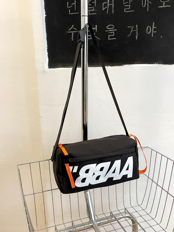 Sac bandoulière pour homme, style tendance Ins cool hip-hop, sac à bandoulière style japonais, sac de messager décontracté et simple pour étudiant, sac de collège pour la rue, sac multifonction homme, sac bandoulière homme, sac à dos homme, sac à bandoulière homme, sac cylindrique homme, sac homme hiver, sac de voyage noir, sac pour homme, sac été rentrée scolaire – Image 8