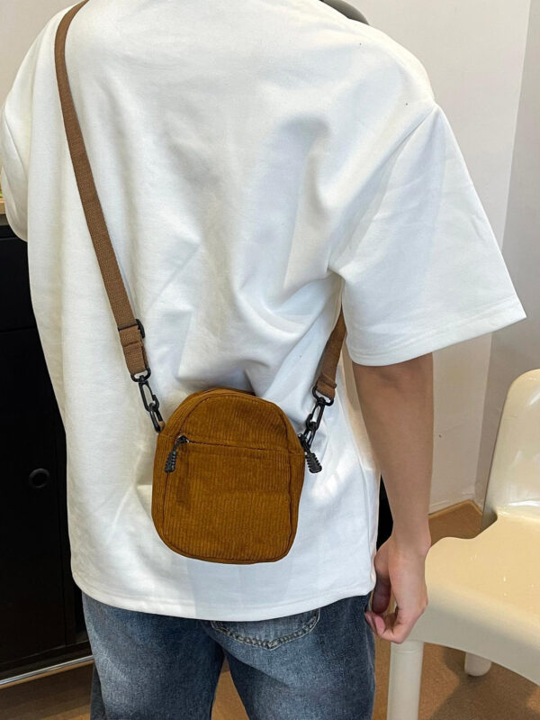 Sac à épaule mini casual sporty en velours côtelé de couleur unie, sac bandoulière, sac carré pour les essentiels de voyage, sac d'école pour le collège, sac cylindrique pour hommes, sac de messager pour l'extérieur en hiver, grand sac multifonctionnel cadeau pour les vacances, sac fourre-tout pour hommes, sac d'été, sac de rentrée scolaire