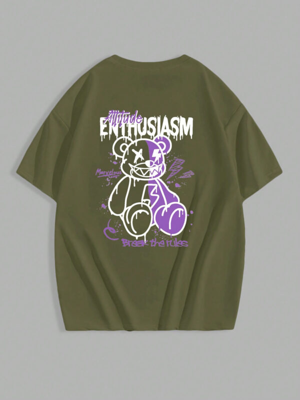SHEIN Manfinity EMRG T-shirt ample à manches courtes pour hommes avec impression graphique d'ours de bande dessinée et de lettres. Style Hip Hop – Image 4