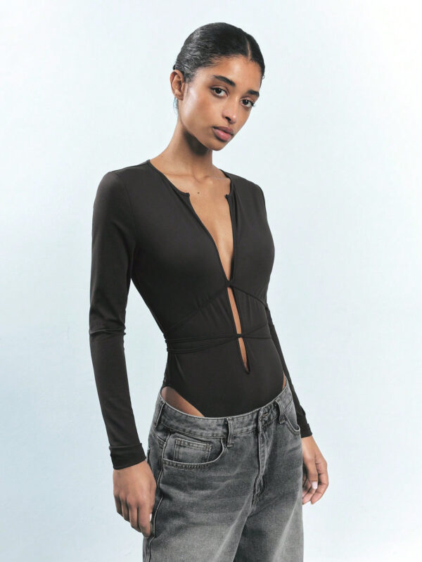 Maija Combinaison femme à manches longues col rond ajustée douce et confortable, avec nœud à l'avant. Tenue décontractée polyvalente, chic pour la villégiature – Image 6