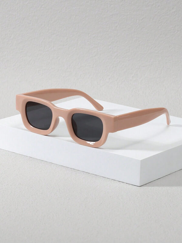 1 pièce Lunettes de mode à monture étroite et épaisse rectangulaire avec surface concave pour le style de rue et les accessoires d'ombre. Accessoires d'Halloween et de plage. Lunettes de soleil au look mode de rue et convenant pour les pulls, vestes, sweats à capuche, pantalons et cargos. – Image 7