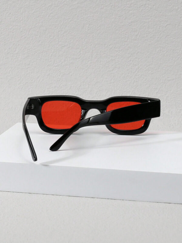 1 pièce Lunettes de mode à monture étroite et épaisse rectangulaire avec surface concave pour le style de rue et les accessoires d'ombre. Accessoires d'Halloween et de plage. Lunettes de soleil au look mode de rue et convenant pour les pulls, vestes, sweats à capuche, pantalons et cargos. – Image 10