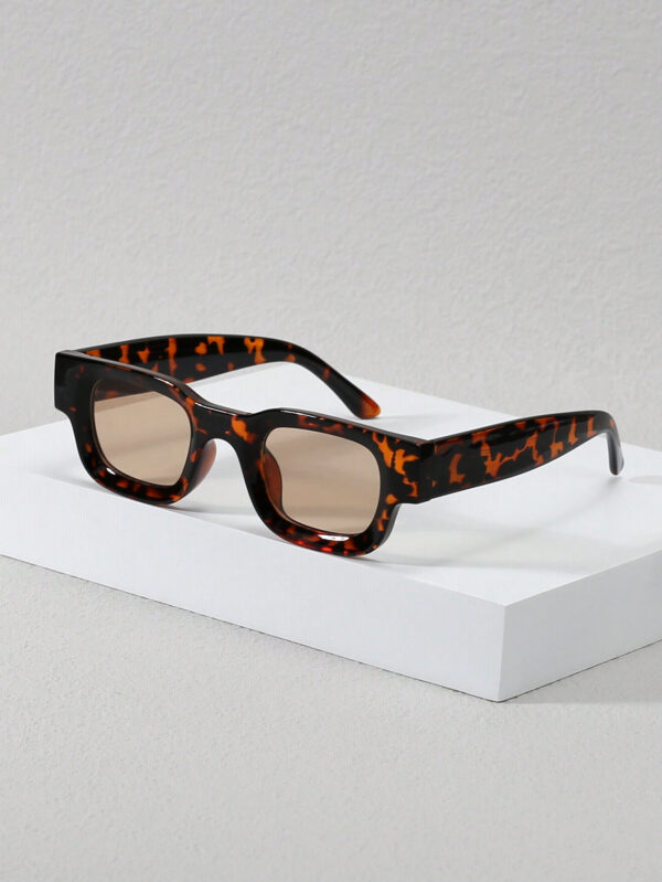 1 pièce Lunettes de mode à monture étroite et épaisse rectangulaire avec surface concave pour le style de rue et les accessoires d'ombre. Accessoires d'Halloween et de plage. Lunettes de soleil au look mode de rue et convenant pour les pulls, vestes, sweats à capuche, pantalons et cargos. – Image 19