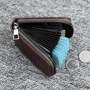 Portefeuille de poche de voyage mode minimaliste moderne à embossage de litchi. Pochette décontractée multi-compartiments pour cartes d'identité, espèces, etc. Petit portefeuille pratique pour hommes et femmes. Comprend une lanière amovible pour bandoulière. Accessoire cadeau idéal pour homme, petit ami, mari, oncle, frère. Porte-cartes, porte-cartes de visite, porte-cartes de crédit.