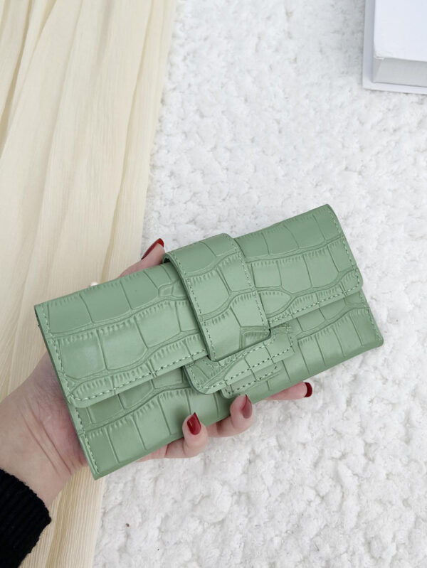 Portefeuille long plié pour femme avec relief crocodile, léger et moderne, avec emplacements pour cartes de crédit, cartes d'identité, argent et billets, idéal pour les affaires occasionnelles, les cadeaux pour les enseignants, les travailleurs, les voyages de travail et de vacances, les femmes de bureau, les vacances, les cadeaux et les fournitures scolaires pour les femmes, les cadeaux pour les petites amies et les enseignants à l'occasion de la rentrée des classes – Image 8