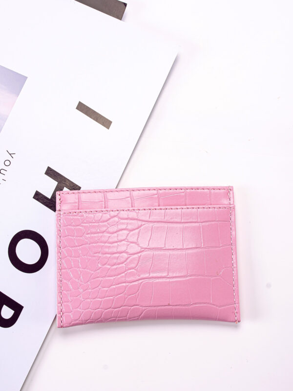 Portefeuille fin et léger à embossage crocodile. Idéal comme cadeau d'anniversaire, de Saint-Valentin pour femmes, filles, étudiantes, travailleurs de bureau. Aussi pour les vacances, l'anniversaire, la rentrée scolaire. Porte-cartes, porte-monnaie, fournitures scolaires, cadeau pour enseignants. – Image 6