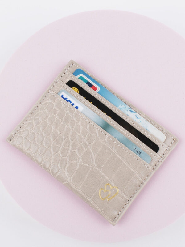 Porte-cartes d'identité imprimé cœur, gaufré crocodile, léger et portable pour les cols blancs, femmes, vacances, anniversaire, cadeau. Porte-cartes de visite, porte-cartes de crédit pour femmes – Image 3